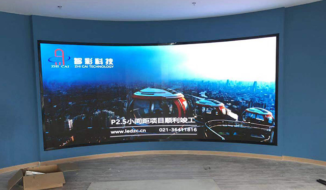 安徽合肥某校園P2.5小間距LED曲面屏現(xiàn)場效果圖片 安徽合肥某校園P2.5小間距LED曲面屏現(xiàn)場效果圖片
