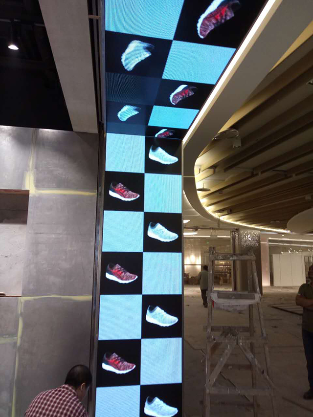 浙江杭州國(guó)大城市廣場(chǎng)室內(nèi)LED顯示屏現(xiàn)場(chǎng)效果圖片 浙江杭州國(guó)大城市廣場(chǎng)室內(nèi)LED顯示屏現(xiàn)場(chǎng)效果圖片